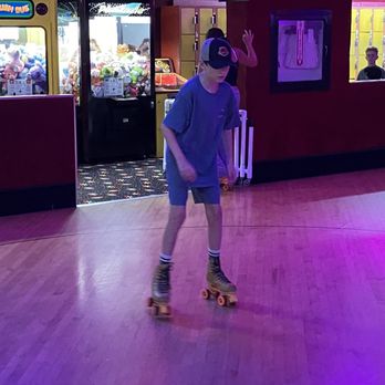 Moonlight Rollerway - Skating Rinks Near Me - Glendale, California