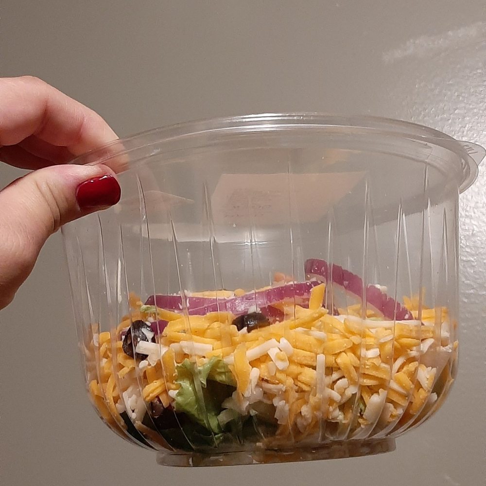 6$ salad.... mostly air.