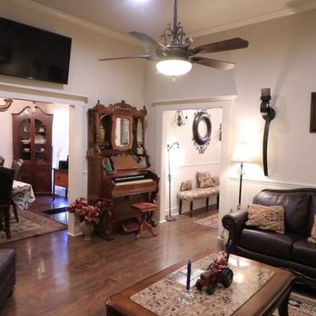 Bridget's - A common area in the big house. - Bed & Breakfast Near Me - Marble Falls, Texas Bridget's - A common area in the big house. - Bed & Breakfast Near Me - Marble Falls, Texas