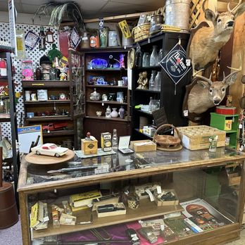 Disputanta Antique Mall - Antiques Near Me - Disputanta, Virginia Disputanta Antique Mall - Antiques Near Me - Disputanta, Virginia