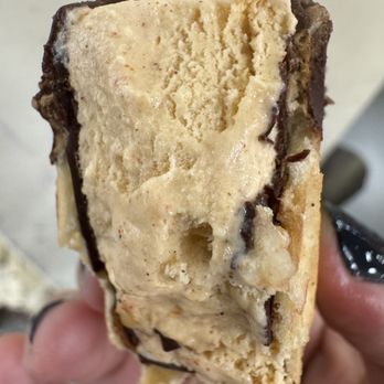 Salt & Straw - 0 stars: extra bitter dark chocolate that tastes like sugar coating + cinnamon (?) flavored ice cream - Ice Cream & Frozen Yogurt Near Me - San Francisco, California