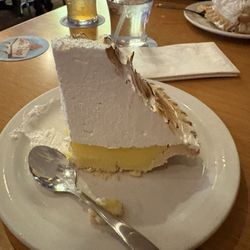 Del's Diner - Lemon meringue pie!