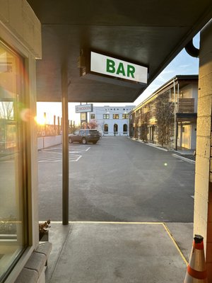 Modern Bar and Restaurant by null