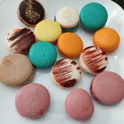 Petits Macarons - Assorted macarons. Delicious!