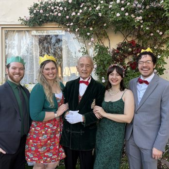 Rose Tree Cottage - Owner, Edmund, with my party and me! - Tea Rooms Near Me - Pasadena, California