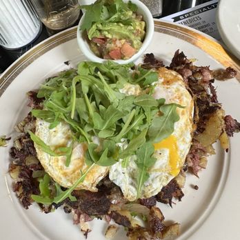 The Art Cliff Diner - Diners Near Me - Vineyard Haven, Massachusetts