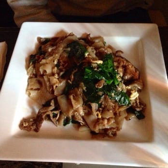 Lantern - Pad see ew - Thai Near Me - Brooklyn, New York