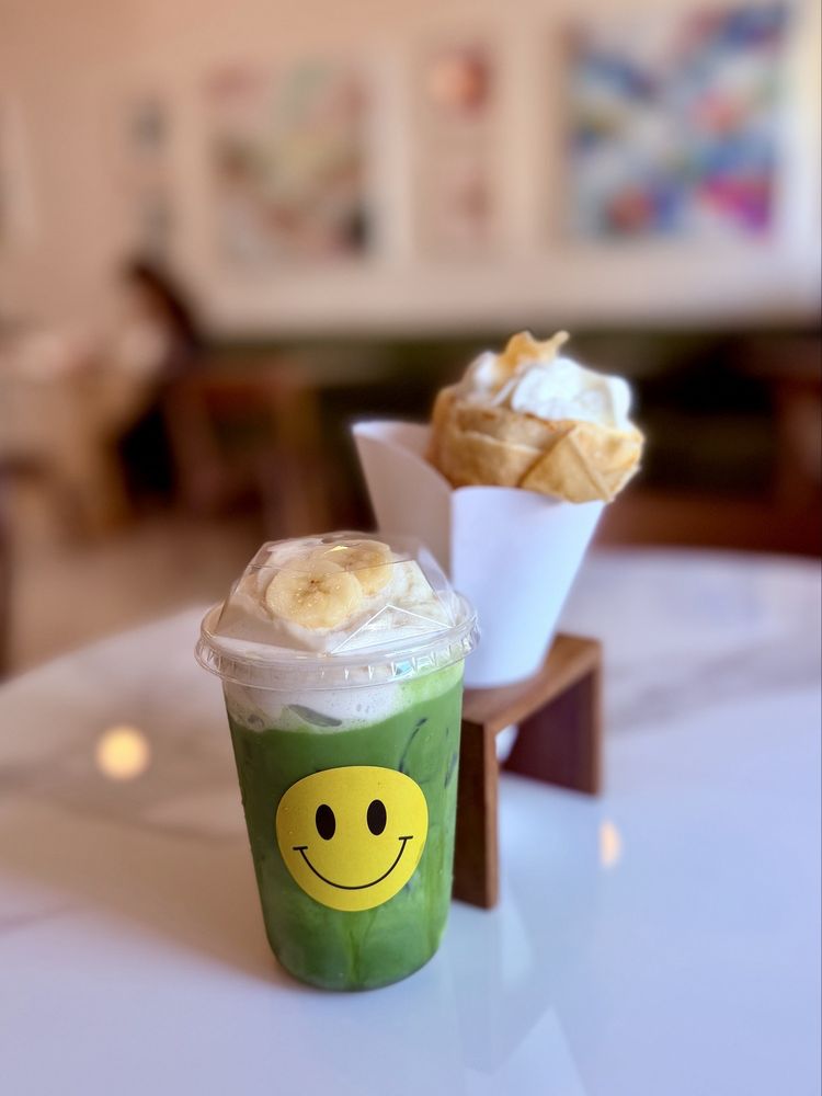 Happymix Creperie Logo