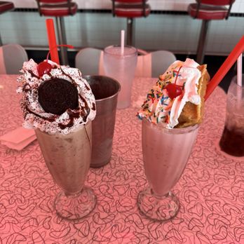 Sunliner Diner - Cookies & Cream Shake and Authentic 1950's Shake Strawberry - Diners Near Me - Gulf Shores, Alabama Sunliner Diner - Cookies & Cream Shake and Authentic 1950's Shake Strawberry - Diners Near Me - Gulf Shores, Alabama