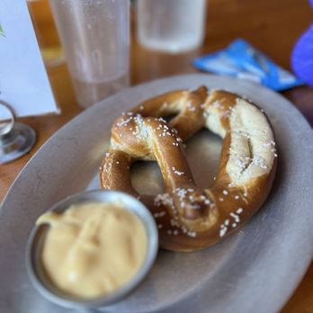 Stormbreaker Brewing St. Johns - Soft pretzel with beer cheese - Gastropubs Near Me - Portland, Oregon Stormbreaker Brewing St. Johns - Soft pretzel with beer cheese - Gastropubs Near Me - Portland, Oregon
