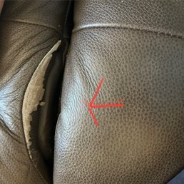 Peeling on a new leather sofa bought from the dump 2023 Peeling on a new leather sofa bought from the dump 2023