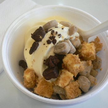 HeavenLy's Yogurt - Cookies & Cream with cheesecake bits, cookie dough pieces, Oreo - Ice Cream & Frozen Yogurt Near Me - Sacramento, California
