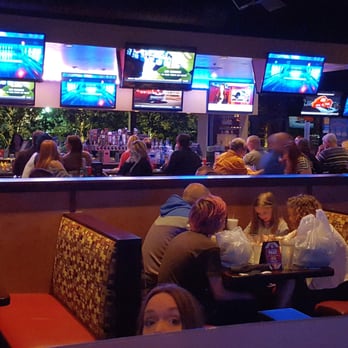 Glory Days Grill - Lots of TVs over the bar area. Seating is in booths or in larger table tops - Chicken Wings Near Me - Tampa, Florida