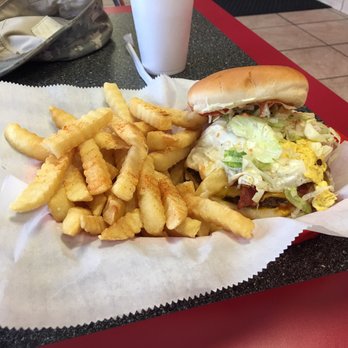 Maddogs Grill - American Near Me - Clanton, Alabama