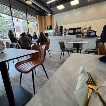 Fluffy Bunny - Seating area - Coffee & Tea Near Me - Highland Park, Illinois