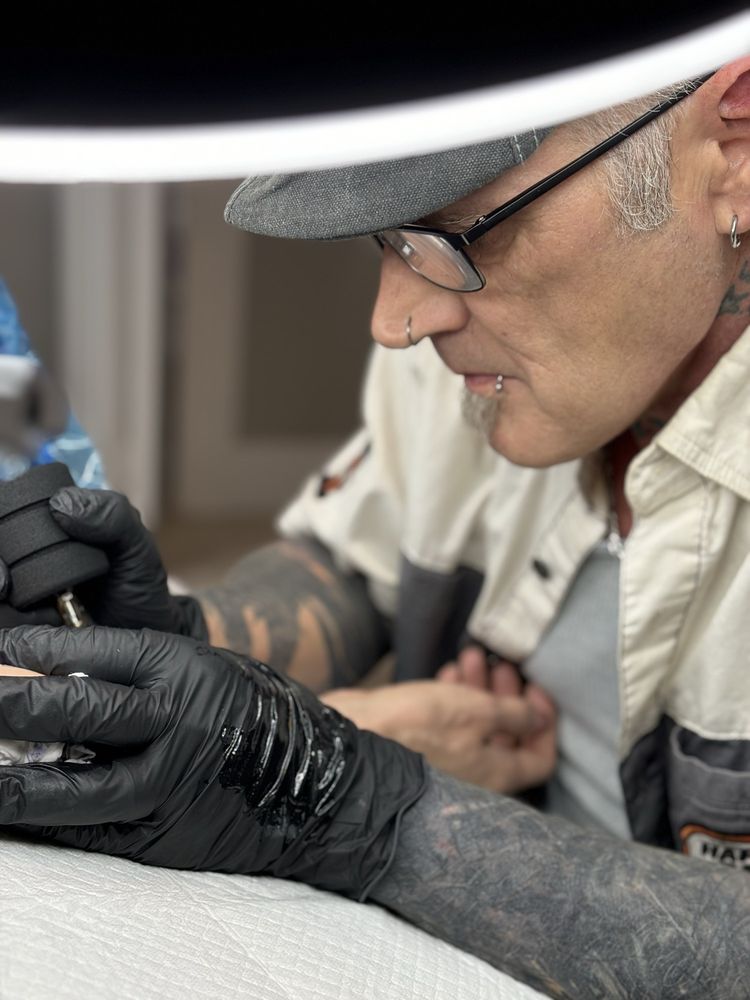 Savage Custom Ink Logo