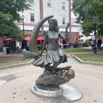 Bewitched Statue - Landmarks & Historical Buildings Near Me - Salem, Massachusetts