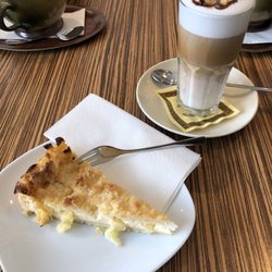 Anna Bella - Selbstgebackener Kuchen, Quark mit Ananas und Kokos
