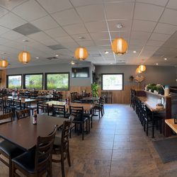 Zen Pho & Noodles - Dining room