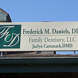 Frederick M Daniels, DDS - Signage