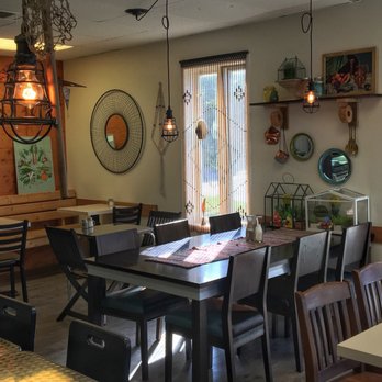 La Shoppe - a dining room with a table and chairs - Salad Near Me - Victoriaville, Quebec La Shoppe - a dining room with a table and chairs - Salad Near Me - Victoriaville, Quebec
