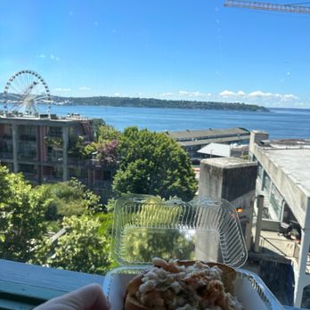 Pike Place Chowder - Captain 's Roll - Seafood Near Me - Seattle, Washington