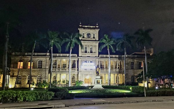 Aliʻiōlani Hale by null