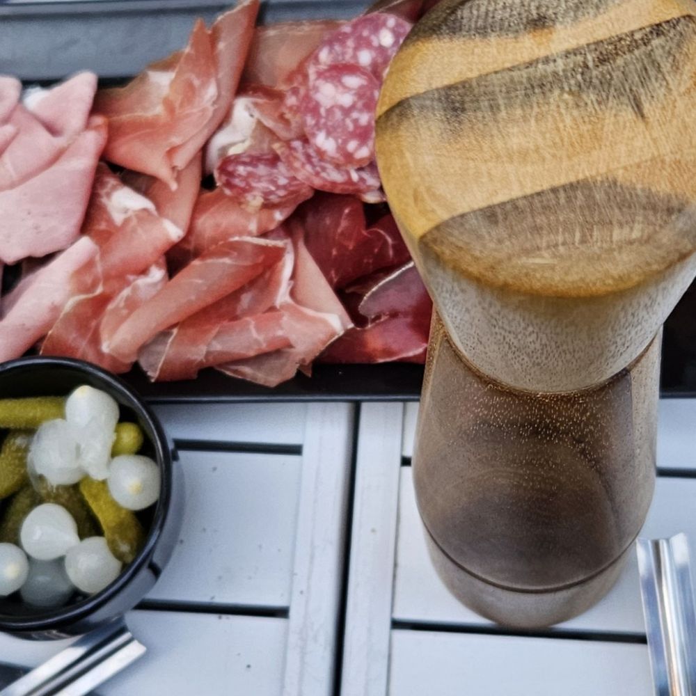la Taverne Neuchâteloise - Cold cuts, pickled onions and gherkins. - Restaurants Near Me - Neuchâtel, Nebraska