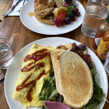 Lapisara Eatery - Thai PaNang Omelette Chicken Waffle - Breakfast & Brunch Near Me - San Francisco, California