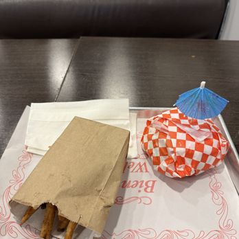 Le Petit - Burgers Near Me - Montreal, Quebec