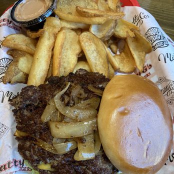 Matty G's Steakburgers - Houston Heights - Classic steak burger (2-4oz. beef patties) with the french fry dippers. Really good! - Burgers Near Me - Houston, Texas