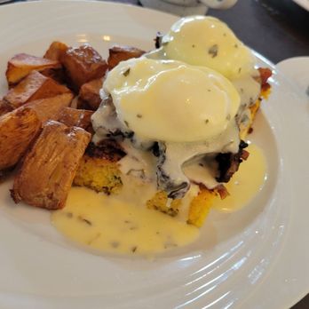 SixtyTwo MarcKet - Short rib eggs Benedict was incredible. - New American Near Me - Wailuku, Hawaii