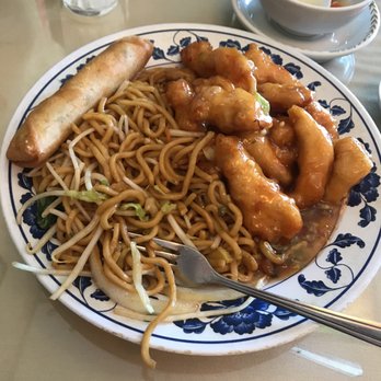 Peking Restaurant - Orange chicken with chow mein lunch special - Chinese Near Me - Fairfield, California