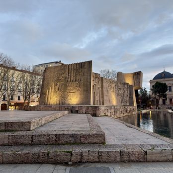Plaza de Colón - Monument to the discovery of America - Public Plazas Near Me - Madrid, M Plaza de Colón - Monument to the discovery of America - Public Plazas Near Me - Madrid, M