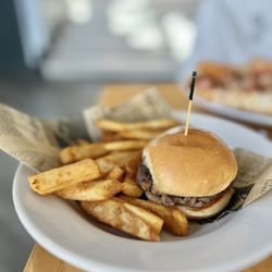 Upland Brewing - Jeffersonville - Boomer's Favorite Kids Cheeseburger