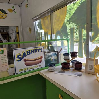 Deb's Frozen Lemonade - Ice Cream & Frozen Yogurt Near Me - Roanoke, Virginia