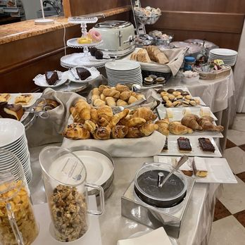 Hotel Scandinavia - Breakfast buffet - Hotels Near Me - Venezia, VE