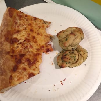 Nick's Pizza - Margarita pizza and garlic bread - Pizza Near Me - Paris, 75 Nick's Pizza - Margarita pizza and garlic bread - Pizza Near Me - Paris, 75