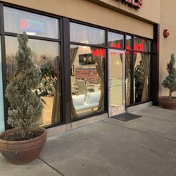 Ten Perfect Nails - Out side the grocery entrance of North Fred Meyer