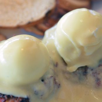 Cafe Alfresco - Crab Benedict - Café Alfresco - New American Near Me - Dunedin, Florida