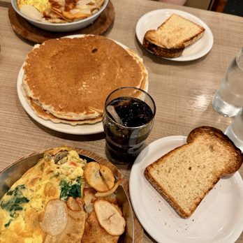 Lou Mitchell's - Breakfast - Breakfast & Brunch Near Me - Chicago, Illinois Lou Mitchell's - Breakfast - Breakfast & Brunch Near Me - Chicago, Illinois