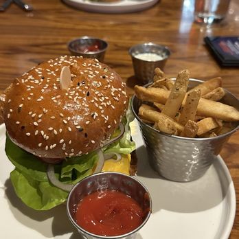 Gordon Ramsay Burger Las Vegas - Backyard Cheese burger and fries. - Burgers Near Me - Las Vegas, Nevada