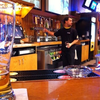 Buffalo Wild Wings - Derik pulling pints - Chicken Wings Near Me - Grapevine, Texas