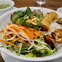Bamboo Cafe - Vermicelli with beef, egg roll and shrimp