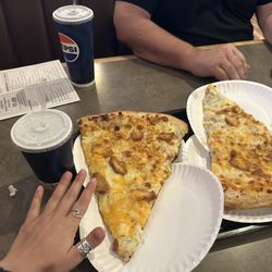 Avanti Pizza & Italian Grill - Buffalo Chicken Pizza