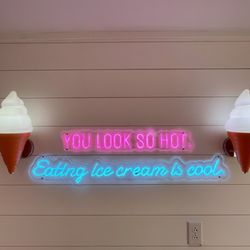 Giddy-Ups Ice Cream - Decor