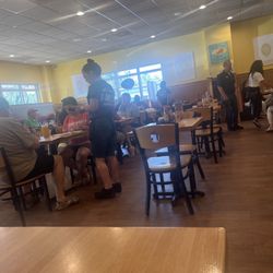Eggs Up Grill - Dining area