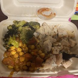 Grilled chicken, coconut rice, chickpeas and broccoli. Delicious!! Grilled chicken, coconut rice, chickpeas and broccoli. Delicious!!