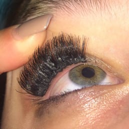 DO NOT GET LASH EXTENSIONS HERE! I posted a separate review on my experience.