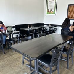 Con Sabor Restaurant - Clean tables